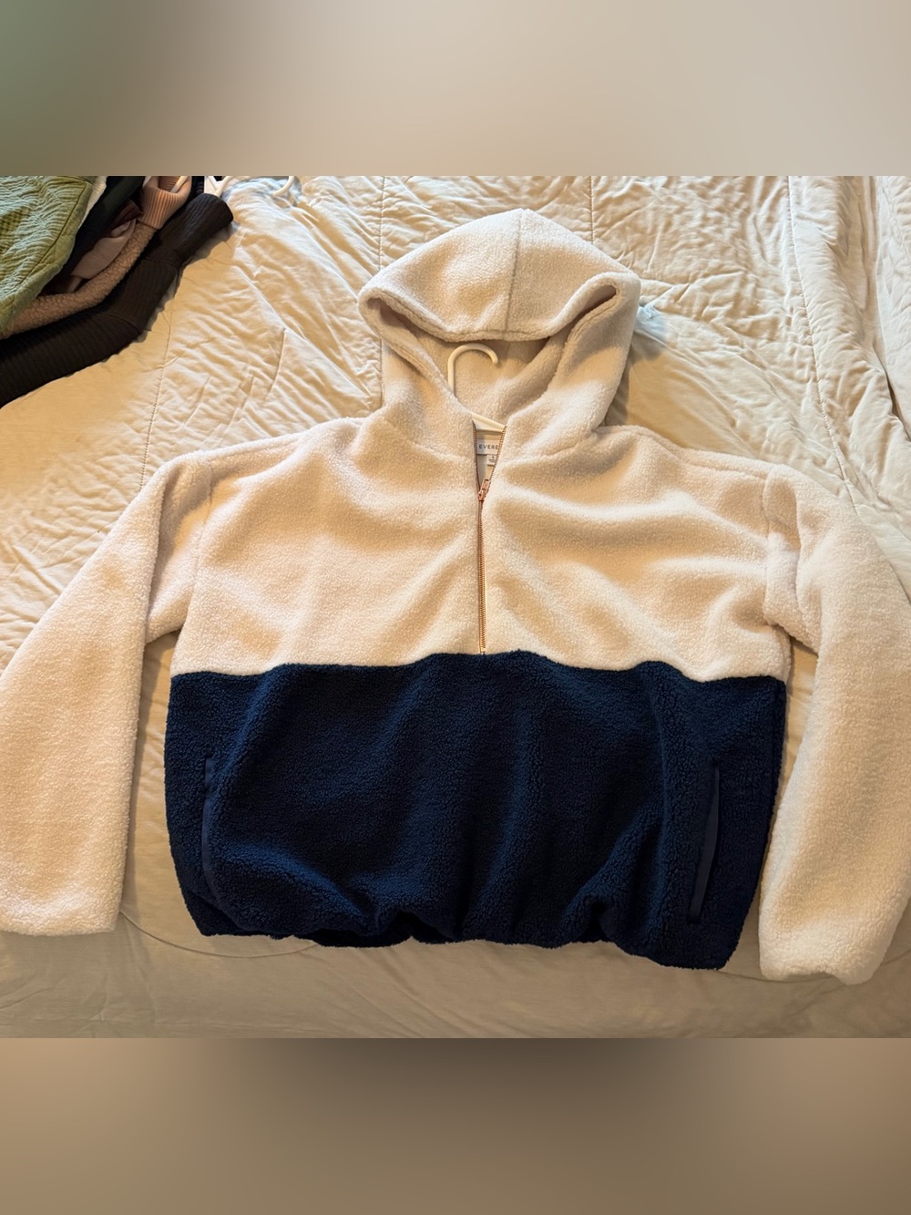 Evereve Colorblock Hooded Sherpa Pullover - Cream and Navy